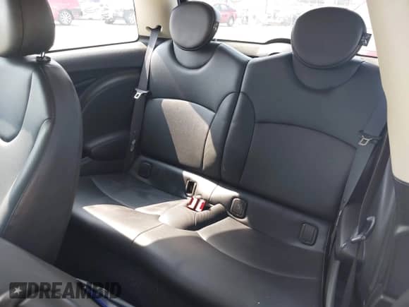 2011 MINI Hardtop with VIN WMWSU3C52BT091518, listed as a IAAI auction lot 42538726 with 120,384 mi miles and . Bid and sale history available at DreamBid. Image 8.