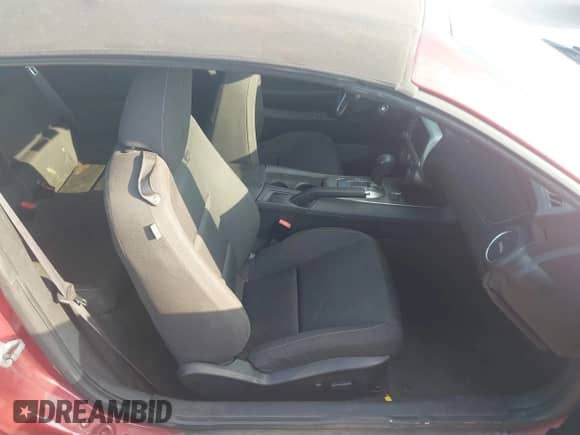 2015 Chevrolet Camaro LT z VIN 2G1FD3D31F9288817, wystawiony jako IAAI lot #43327044 z przebiegiem 172 206 mil mil oraz . Historia ofert i sprzedaży dostępna na DreamBid. Obrazek 5.
