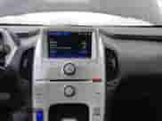 2012 Chevrolet Volt z VIN 1G1RA6E41CU110130, wystawiony jako IAAI lot #43285963 z przebiegiem 202 328 mil mil oraz . Historia ofert i sprzedaży dostępna na DreamBid. Obrazek 14.