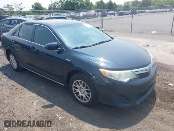 2013 Toyota Camry LE z VIN 4T1BD1FK9DU092389, wystawiony jako IAAI lot #42423524 z przebiegiem 312 006 mil mil oraz . Historia ofert i sprzedaży dostępna na DreamBid. Obrazek 1.