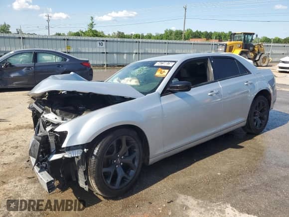 2021 Chrysler 300 Touring с VIN 2C3CCAAG7MH606388, выставлен на аукционе Copart как лот 54718075 с пробегом Не указан миль и Чистый • Clean title. История ставок и продаж доступна на DreamBid. Изображение 1.