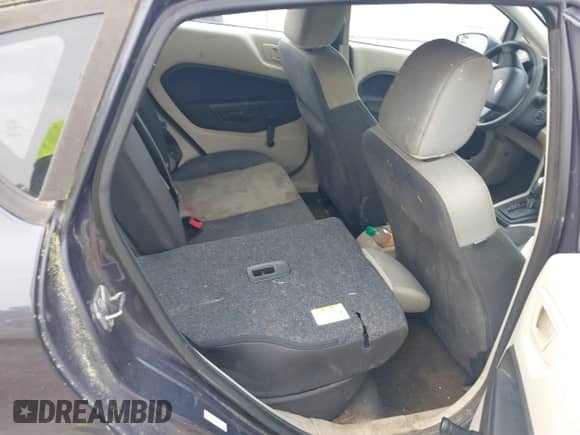 2013 Ford Fiesta S z VIN 3FADP4TJ3DM164974, wystawiony jako IAAI lot #42448979 z przebiegiem 95 560 mil mil oraz . Historia ofert i sprzedaży dostępna na DreamBid. Obrazek 8.
