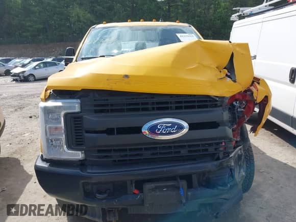 2019 Ford F-250 XL z VIN 1FTBF2B6XKED49175, wystawiony jako IAAI lot #42332555 z przebiegiem 84 053 mil mil oraz . Historia ofert i sprzedaży dostępna na DreamBid. Obrazek 12.