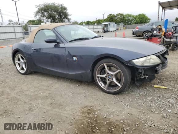 2006 BMW Z4 3.0si z VIN 4USBU53556LX00244, wystawiony jako Copart lot #59361275 z przebiegiem 230 881 mil mil oraz Szkoda całkowita • Salvage title. Historia ofert i sprzedaży dostępna na DreamBid. Obrazek 4.
