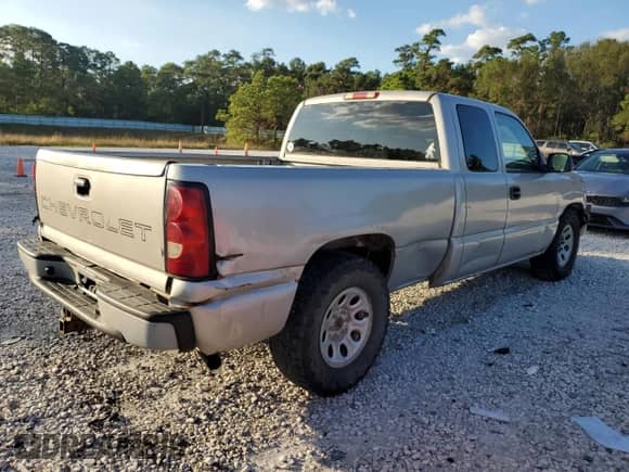 2006 Chevrolet Silverado 1500 LS z VIN 1GCEC19X36Z117305, wystawiony jako Copart lot #80201124 z przebiegiem 227 467 mil mil oraz Czysty tytuł • Clean title. Historia ofert i sprzedaży dostępna na DreamBid. Obrazek 3.
