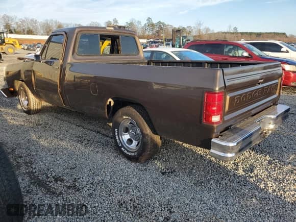 1988 Dodge D/W 100 with VIN 1B7FD04XXJS678038, listed as a Copart auction lot 84737964 with 19,276 mi miles and Salvage title. Bid and sale history available at DreamBid. Image 2.