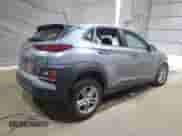 2020 Hyundai Kona SE z VIN KM8K1CAA8LU402985, wystawiony jako Copart lot #60445075 z przebiegiem 85 352 mil mil oraz Szkoda całkowita • Salvage title. Historia ofert i sprzedaży dostępna na DreamBid. Obrazek 3.