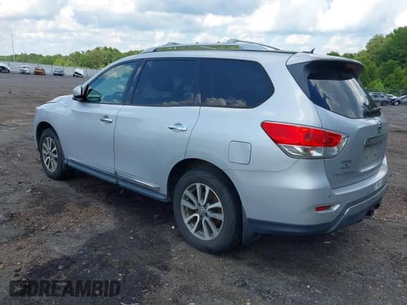 2013 Nissan Pathfinder SV with VIN 5N1AR2MN8DC620994, listed as a IAAI auction lot 42658666 with 199,814 mi miles and . Bid and sale history available at DreamBid. Image 3.