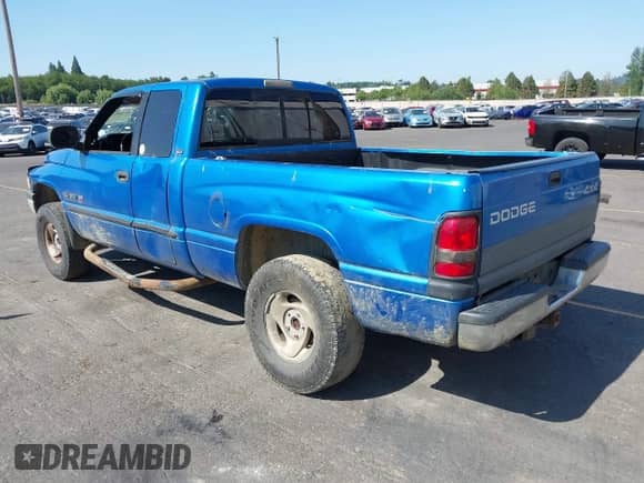 2000 Dodge 1500 z VIN 3B7HF13Y6YG141784, wystawiony jako IAAI lot #42720527 z przebiegiem 216 006 mil mil oraz . Historia ofert i sprzedaży dostępna na DreamBid. Obrazek 3.