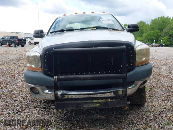 2003 Dodge 3500 ST z VIN 3D7LU38C83G835271, wystawiony jako IAAI lot #42212165 z przebiegiem 283 782 mil mil oraz . Historia ofert i sprzedaży dostępna na DreamBid. Obrazek 12.