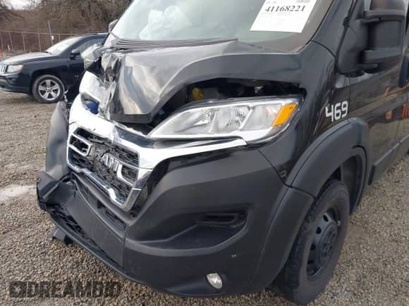 2023 Ram ProMaster Cargo z VIN 3C6LRVVG1PE529021, wystawiony jako IAAI lot #41168221 z przebiegiem 51 689 mil mil oraz . Historia ofert i sprzedaży dostępna na DreamBid. Obrazek 19.