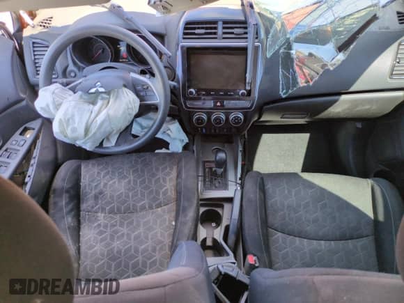 2020 Mitsubishi Outlander ES с VIN JA4AP3AU4LU015305, выставлен на аукционе Copart как лот 68162145 с пробегом 101 727 миль миль и Списание • Salvage title. История ставок и продаж доступна на DreamBid. Изображение 8.