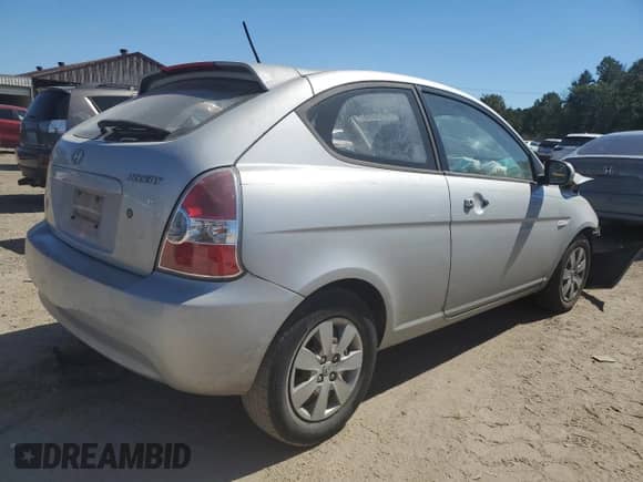 2010 Hyundai Accent GS z VIN KMHCM3AC8AU159625, wystawiony jako Copart lot #86508095 z przebiegiem 172 377 mil mil oraz Szkoda całkowita • Salvage title. Historia ofert i sprzedaży dostępna na DreamBid. Obrazek 3.
