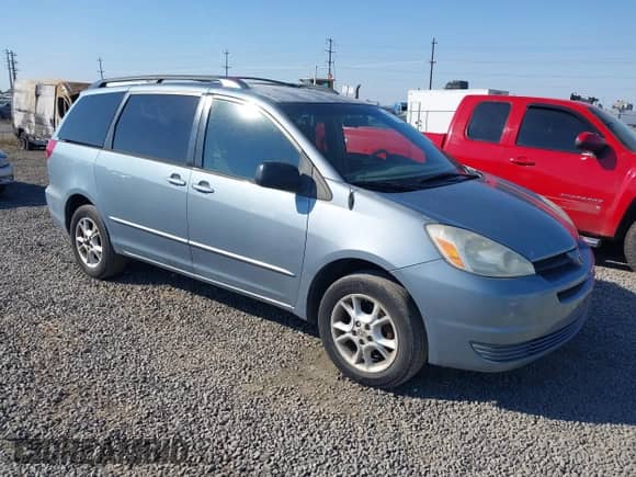 2005 Toyota Sienna LE with VIN 5TDBA23CX5S030571, listed as a IAAI auction lot 43033019 with 219,453 mi miles and . Bid and sale history available at DreamBid. Image 1.