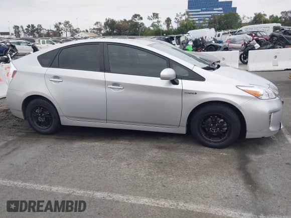 2015 Toyota Prius Two with VIN JTDKN3DU6F1937284, listed as a IAAI auction lot 43331218 with 215,757 mi miles and . Bid and sale history available at DreamBid. Image 13.