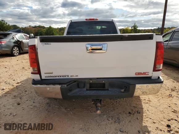 2010 GMC Sierra 1500 z VIN 1GTSKVE03AZ241430, wystawiony jako Copart lot #82417815 z przebiegiem 379 729 mil mil oraz Szkoda całkowita • Salvage title. Historia ofert i sprzedaży dostępna na DreamBid. Obrazek 6.