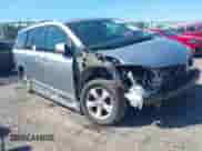 2017 Toyota Sienna LE Auto Access Seat с VIN 5TDKZ3DC7HS826423, выставлен на аукционе IAAI как лот 43102554 с пробегом 78 433 миль миль и . История ставок и продаж доступна на DreamBid. Изображение 1.