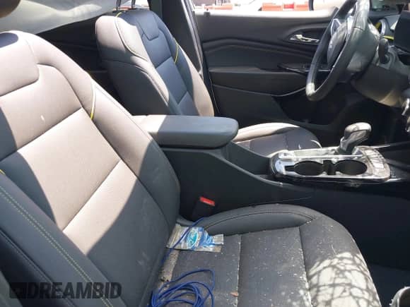 2024 Chevrolet Trax ACTIV z VIN KL77LKE28RC209975, wystawiony jako IAAI lot #40154197 z przebiegiem Nie podano mil oraz . Historia ofert i sprzedaży dostępna na DreamBid. Obrazek 5.