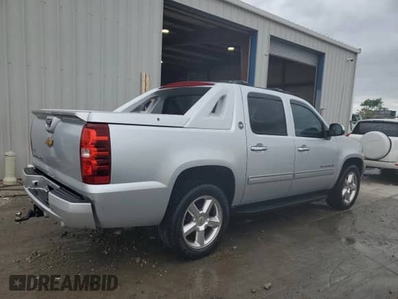 2013 Chevrolet Avalanche LS with VIN 3GNMCEE04DG325726, listed as a Copart auction lot 52709615 with 98,991 mi miles and Salvage title. Bid and sale history available at DreamBid. Image 3.