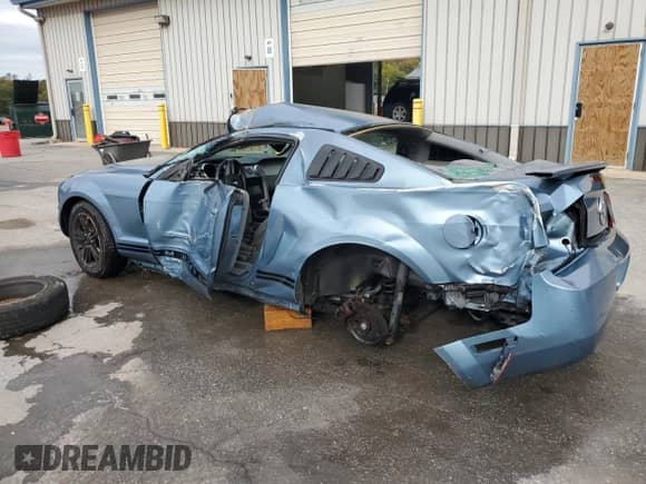 2005 Ford Mustang Deluxe with VIN 1ZVFT80N655103801, listed as a Copart auction lot 86625875 with Not provided miles and Salvage title. Bid and sale history available at DreamBid. Image 2.