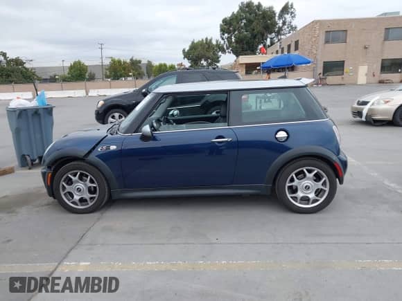 2006 MINI Hardtop S с VIN WMWRE33516TJ38426, выставлен на аукционе IAAI как лот 43471394 с пробегом 107 314 миль миль и . История ставок и продаж доступна на DreamBid. Изображение 14.