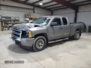 2009 Chevrolet Silverado 1500 LS z VIN 1GCEK19C99Z200998, wystawiony jako Copart lot #72545334 z przebiegiem 142 943 mil mil oraz Szkoda całkowita • Salvage title. Historia ofert i sprzedaży dostępna na DreamBid. Obrazek 1.