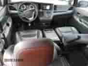 2017 Toyota Sienna SE z VIN 5TDXZ3DC4HS807303, wystawiony jako Copart lot #85186705 z przebiegiem 113 782 mil mil oraz Szkoda całkowita • Salvage title. Historia ofert i sprzedaży dostępna na DreamBid. Obrazek 8.