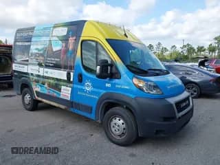 2022 Ram ProMaster Cargo z VIN 3C6LRVBG2NE119197, wystawiony jako IAAI lot #42045262 z przebiegiem 72 484 mil mil oraz . Historia ofert i sprzedaży dostępna na DreamBid. Obrazek 1.