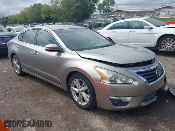 2015 Nissan Altima S z VIN 1N4AL3AP8FC120778, wystawiony jako IAAI lot #43308634 z przebiegiem 135 484 mil mil oraz . Historia ofert i sprzedaży dostępna na DreamBid. Obrazek 1.