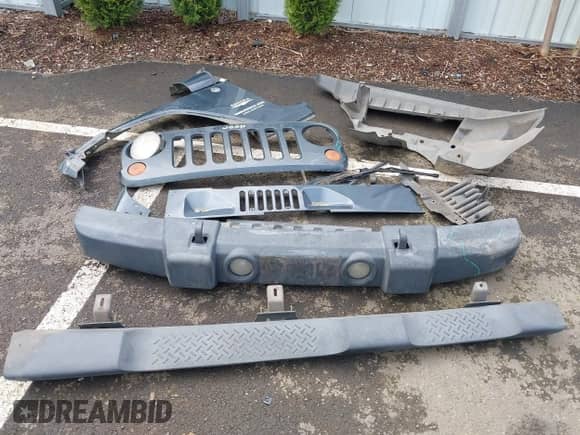 2007 Jeep Wrangler Unlimited Sahara z VIN 1J4GA59107L120503, wystawiony jako IAAI lot #42019384 z przebiegiem 230 965 mil mil oraz . Historia ofert i sprzedaży dostępna na DreamBid. Obrazek 12.