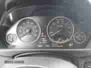 2014 BMW 3 Series 335i xDrive z VIN WBA3B9G55ENR91961, wystawiony jako IAAI lot #42255781 z przebiegiem 42 050 mil mil oraz . Historia ofert i sprzedaży dostępna na DreamBid. Obrazek 7.