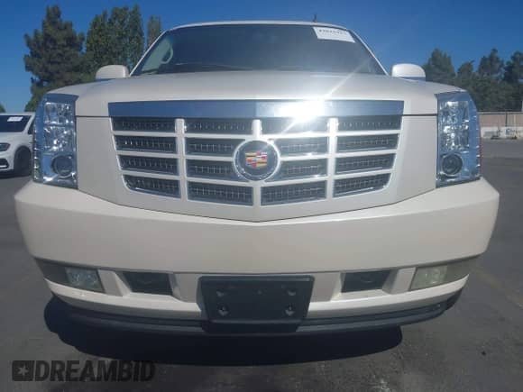 2007 Cadillac Escalade ESV with VIN 1GYFK66807R175904, listed as a IAAI auction lot 43021917 with 189,393 mi miles and . Bid and sale history available at DreamBid. Image 6.