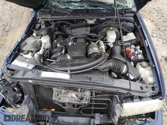 2003 Chevrolet S-10 LS z VIN 1GCCS19H538129606, wystawiony jako Copart lot #83271624 z przebiegiem 88 823 mil mil oraz Nie do naprawy • Non repairable. Historia ofert i sprzedaży dostępna na DreamBid. Obrazek 11.