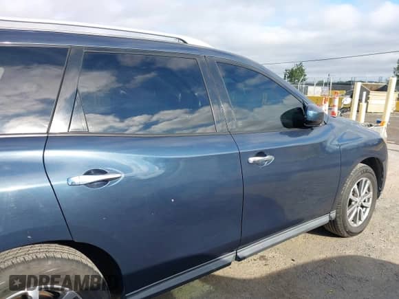 2015 Nissan Pathfinder Platinum with VIN 5N1AR2MM7FC631429, listed as a IAAI auction lot 42767506 with 126,342 mi miles and . Bid and sale history available at DreamBid. Image 13.