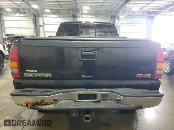 2002 GMC Sierra 1500 SLE with VIN 2GTEK19TX21220451, listed as a Copart auction lot 68935095 with 225,478 mi miles and Clean title. Bid and sale history available at DreamBid. Image 6.