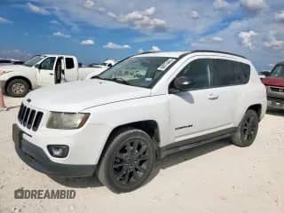 2014 Jeep Compass Sport с VIN 1C4NJCBA7ED766947, выставлен на аукционе Copart как лот 84272465 с пробегом 100 273 миль миль и Списание • Salvage title. История ставок и продаж доступна на DreamBid. Изображение 1.