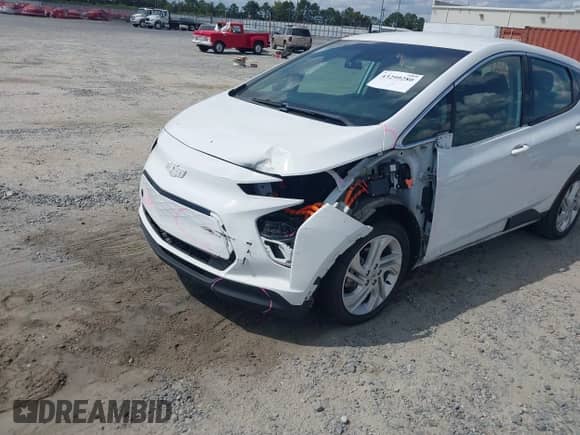 2023 Chevrolet Bolt EV 1LT z VIN 1G1FW6S06P4109972, wystawiony jako IAAI lot #43299280 z przebiegiem 41 780 mil mil oraz . Historia ofert i sprzedaży dostępna na DreamBid. Obrazek 6.