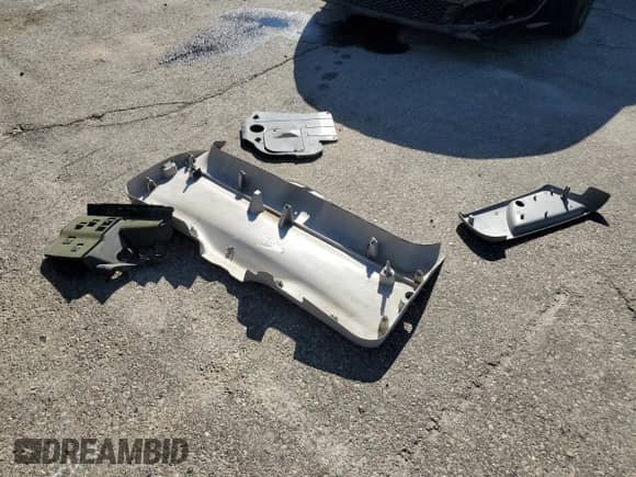 2006 Chevrolet TrailBlazer LT z VIN 1GNDS13S662179793, wystawiony jako Copart lot #81597535 z przebiegiem 323 674 mil mil oraz Szkoda całkowita • Salvage title. Historia ofert i sprzedaży dostępna na DreamBid. Obrazek 13.