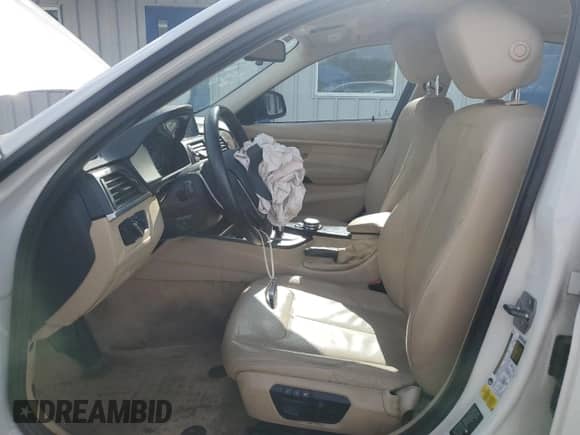 2015 BMW 3 Series 328i с VIN WBA3C1C53FK121441, выставлен на аукционе Copart как лот 69435125 с пробегом 141 436 миль миль и Списание • Salvage title. История ставок и продаж доступна на DreamBid. Изображение 7.