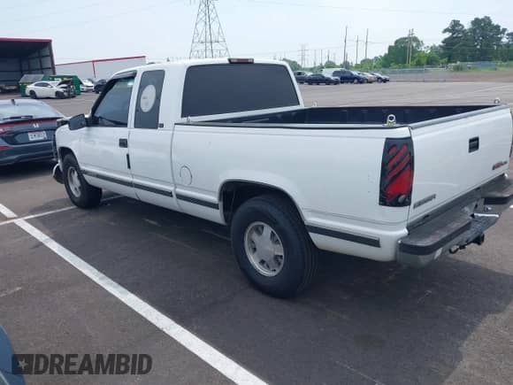 1996 GMC Sierra 1500 z VIN 2GTEC19R6T1533497, wystawiony jako IAAI lot #42258796 z przebiegiem 350 216 mil mil oraz . Historia ofert i sprzedaży dostępna na DreamBid. Obrazek 3.