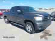 2012 Toyota Tundra z VIN 5TFRU5F19CX026861, wystawiony jako IAAI lot #41827542 z przebiegiem 135 428 mil mil oraz . Historia ofert i sprzedaży dostępna na DreamBid. Obrazek 1.