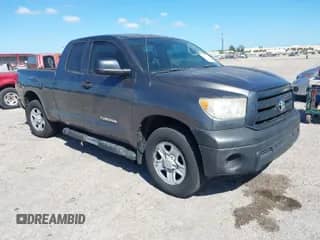 2012 Toyota Tundra z VIN 5TFRU5F19CX026861, wystawiony jako IAAI lot #41827542 z przebiegiem 135 428 mil mil oraz . Historia ofert i sprzedaży dostępna na DreamBid. Obrazek 1.