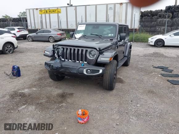 2022 Jeep Wrangler Unlimited Sahara с VIN 1C4JJXP6XNW186817, выставлен на аукционе IAAI как лот 42951113 с пробегом 35 268 миль миль и . История ставок и продаж доступна на DreamBid. Изображение 18.