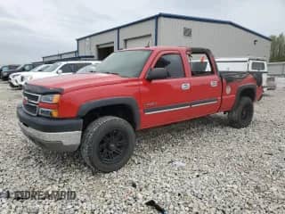 2005 Chevrolet Silverado 2500HD LS z VIN 1GCHK23U65F804265, wystawiony jako Copart lot #55733455 z przebiegiem Nie podano mil oraz Czysty tytuł • Clean title. Historia ofert i sprzedaży dostępna na DreamBid. Obrazek 1.