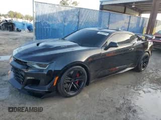 2022 Chevrolet Camaro ZL1 z VIN 1G1FK1R63N0133210, wystawiony jako Copart lot #72523304 z przebiegiem 13 356 mil mil oraz Szkoda całkowita • Salvage title. Historia ofert i sprzedaży dostępna na DreamBid. Obrazek 1.