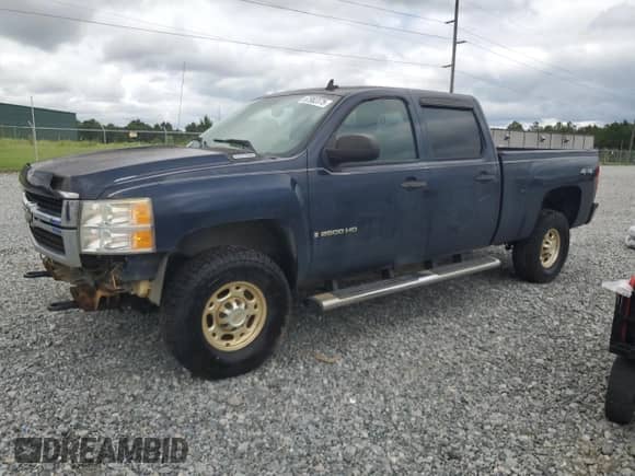2007 Chevrolet Silverado 2500HD 1LT с VIN 1GCHK23637F547148, выставлен на аукционе Copart как лот 67982375 с пробегом 205 123 миль миль и Списание • Salvage title. История ставок и продаж доступна на DreamBid. Изображение 1.