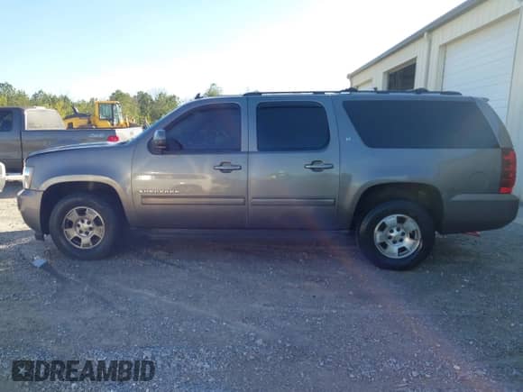 2011 Chevrolet Suburban LT z VIN 1GNSCJE09BR344091, wystawiony jako IAAI lot #41605909 z przebiegiem 312 559 mil mil oraz . Historia ofert i sprzedaży dostępna na DreamBid. Obrazek 14.
