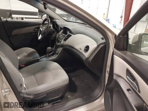 2014 Chevrolet Cruze 1LT с VIN 1G1PC5SB3E7228230, выставлен на аукционе IAAI как лот 43466061 с пробегом 79 152 миль миль и . История ставок и продаж доступна на DreamBid. Изображение 5.