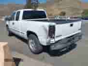 2001 GMC Sierra 1500 SLE z VIN 2GTEC19V111385026, wystawiony jako IAAI lot #42460014 z przebiegiem 228 621 mil mil oraz . Historia ofert i sprzedaży dostępna na DreamBid. Obrazek 3.