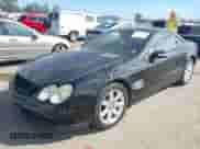 2003 Mercedes-Benz SL 500 z VIN WDBSK75F53F059151, wystawiony jako IAAI lot #43357428 z przebiegiem 106 245 mil mil oraz . Historia ofert i sprzedaży dostępna na DreamBid. Obrazek 2.